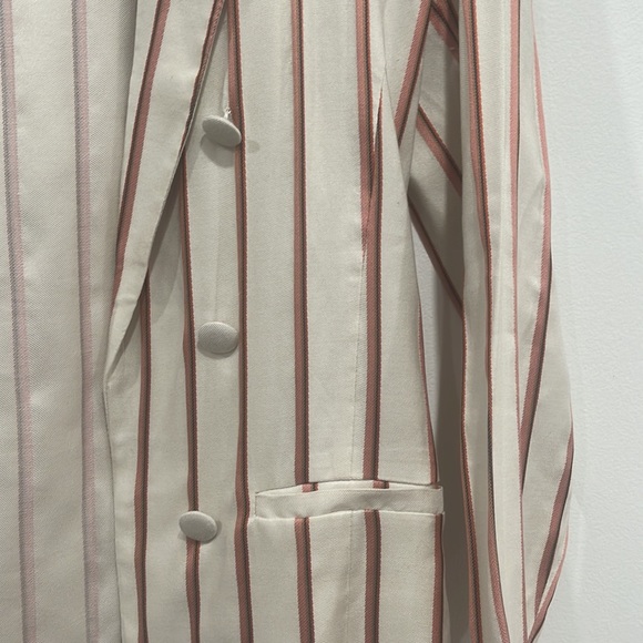✨Stripped Blazer✨ - Picture 3 of 3